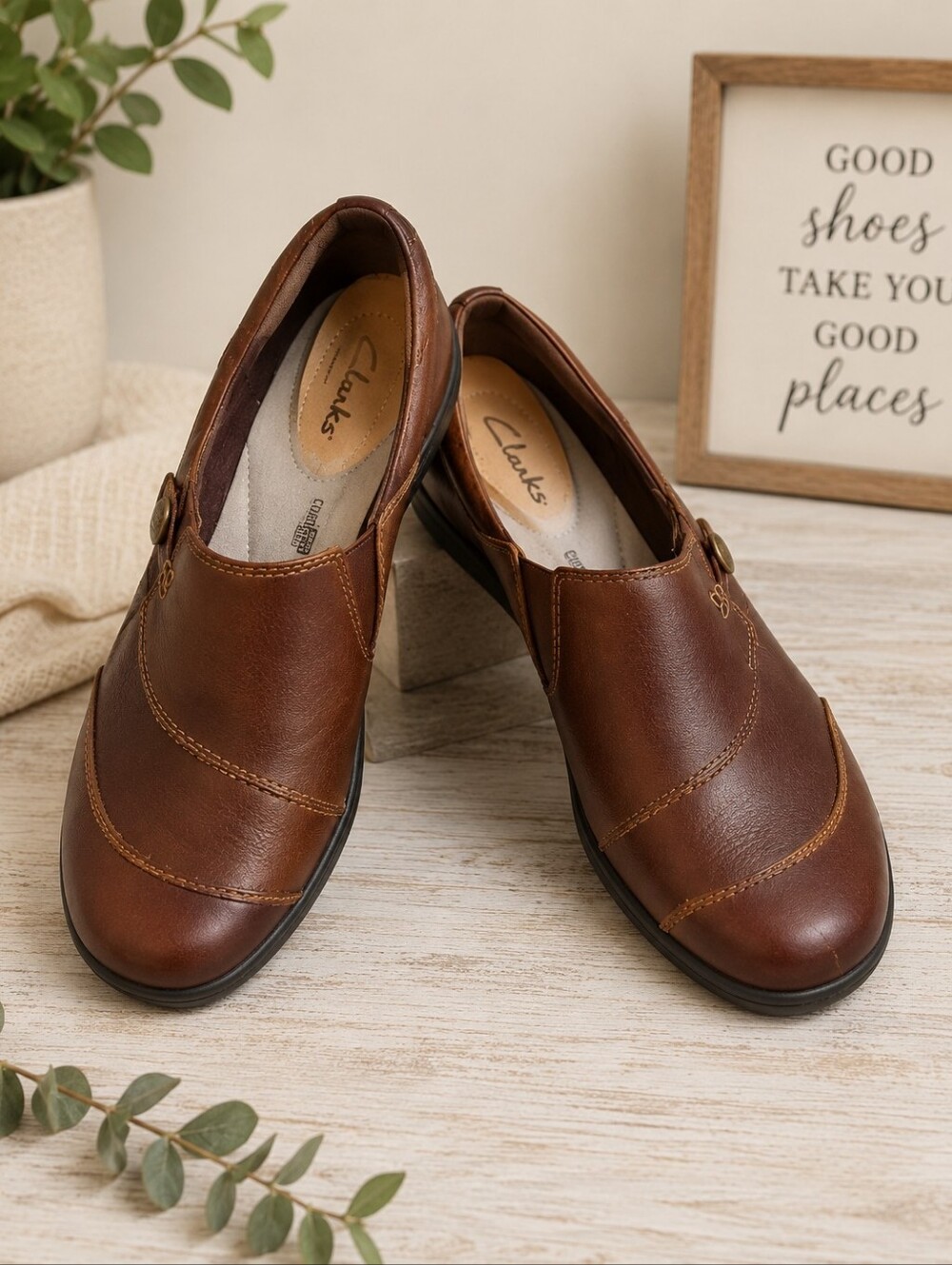 CLARKS NORA LEATHER SLIP ON SHOES SIZE 7.5